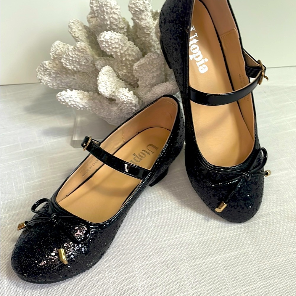 Girls NWOT size 13 Glitter High Heels.
